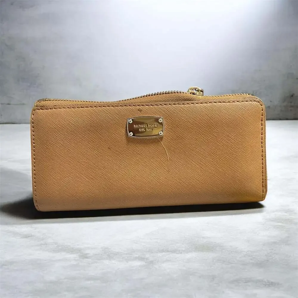 Michael Kors Jet Set Travel Continental Zip Around Wallet